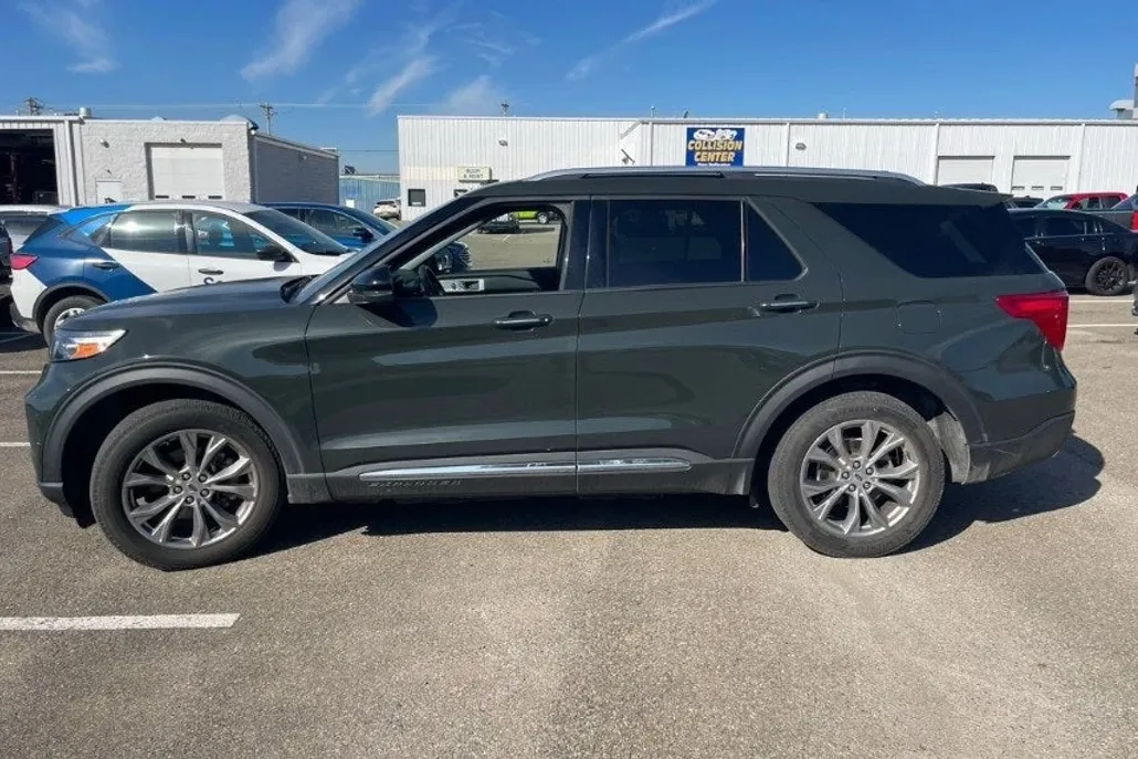 2022 Ford Explorer Limited photo 1