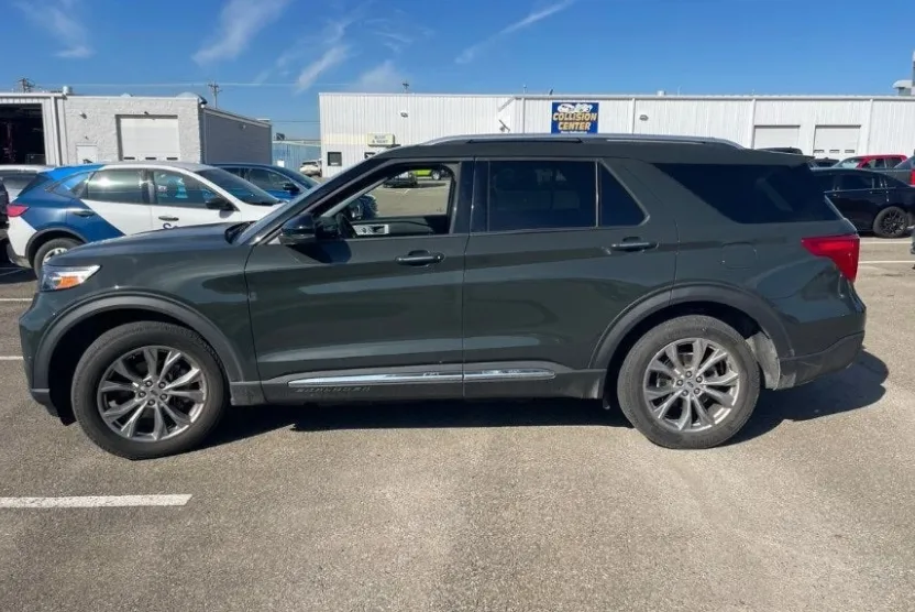 2022 Ford Explorer Limited photo 1