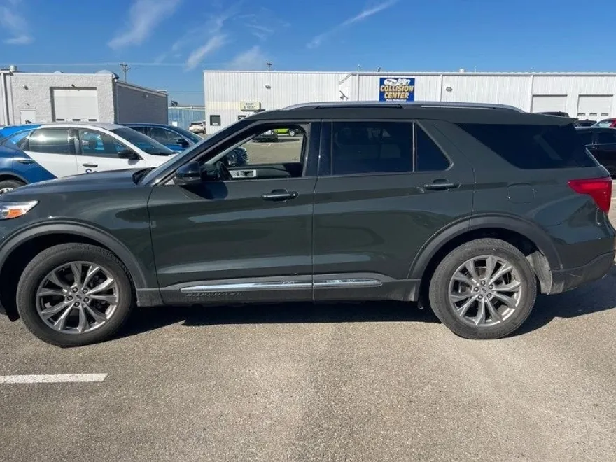 2022 Ford Explorer Limited photo 1