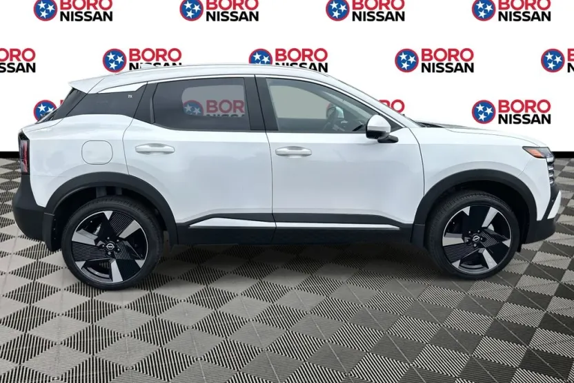 2025 Nissan Kicks SR photo 1