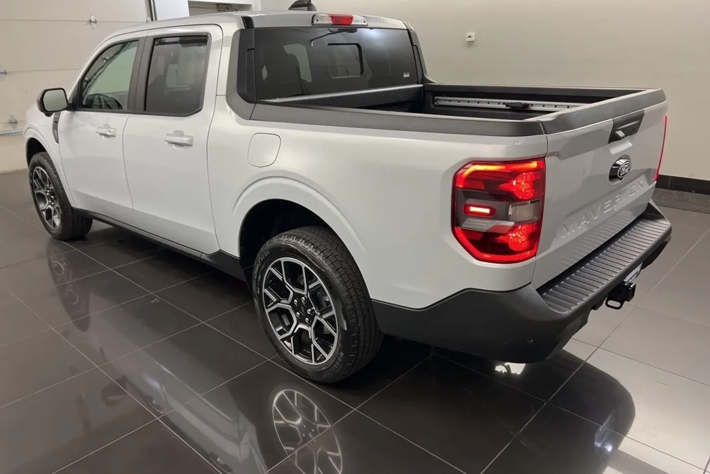 2025 Ford Maverick Lariat photo 1