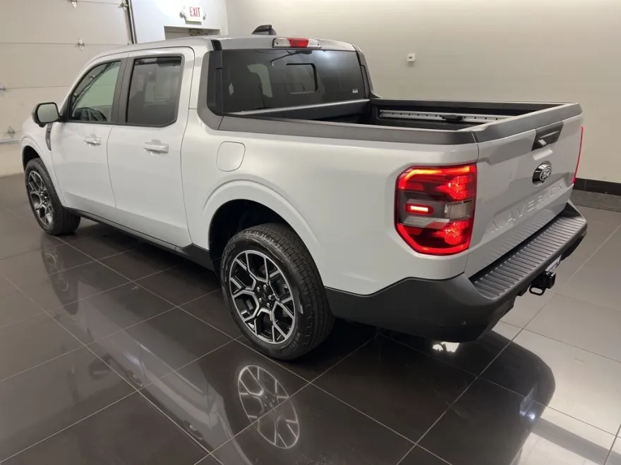 2025 Ford Maverick Lariat photo 1