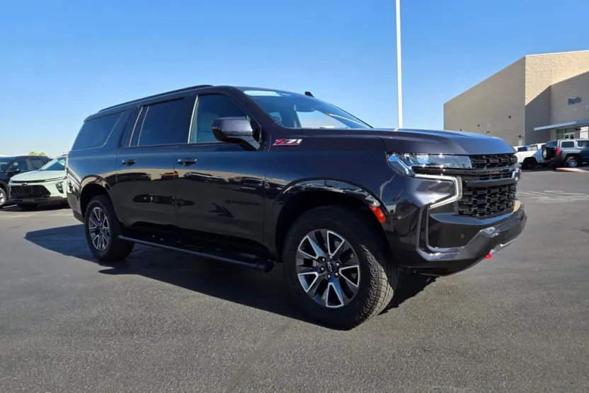2024 Chevrolet Suburban Z71 photo 1