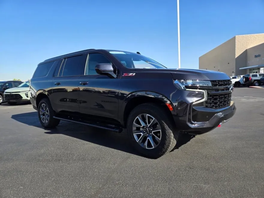 2024 Chevrolet Suburban Z71 photo 1