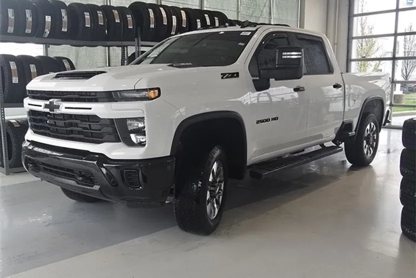 2024 Chevrolet Silverado 2500HD Custom photo 1