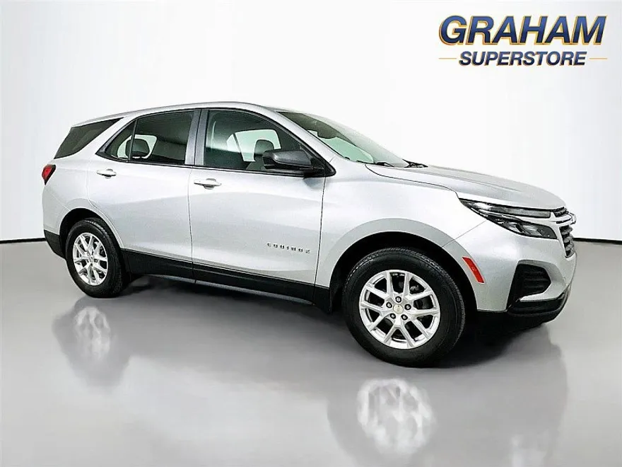 2022 Chevrolet Equinox LS photo 1