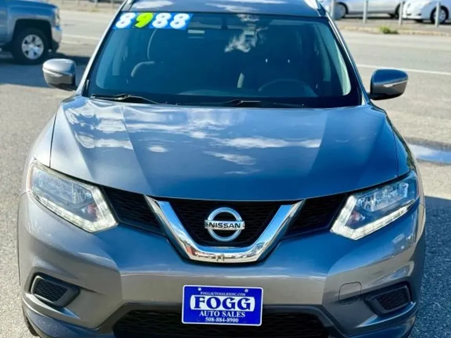 2015 Nissan Rogue SV photo 1