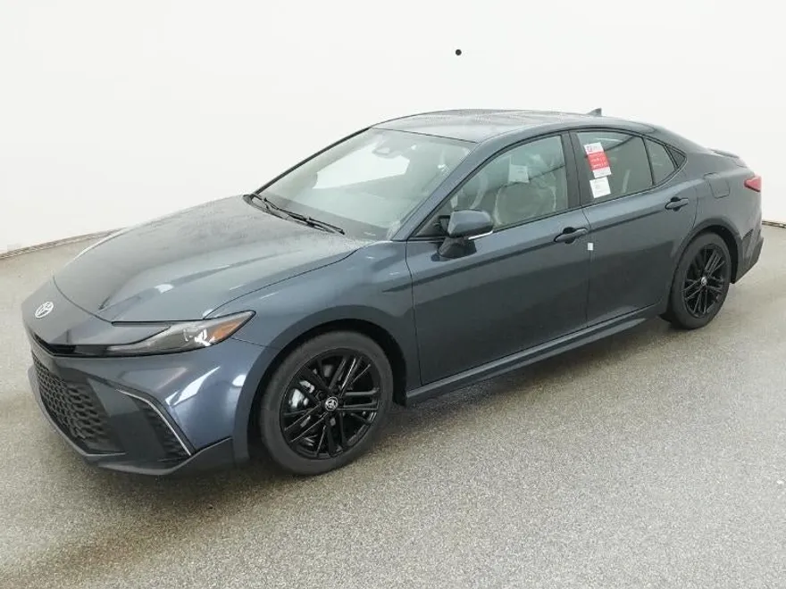 2026 Toyota Camry SE photo 1