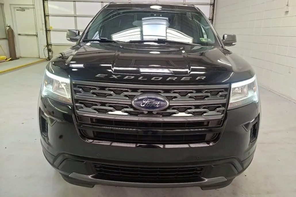2019 Ford Explorer XLT photo 1