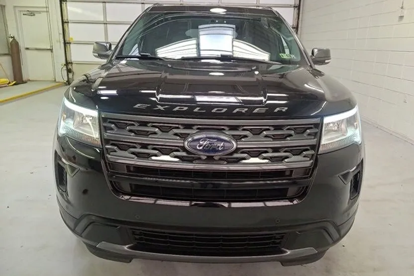 2019 Ford Explorer XLT photo 1