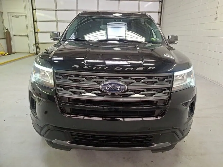 2019 Ford Explorer XLT photo 1