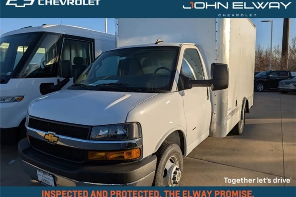 2024 Chevrolet Express Cutaway 3500 photo 1