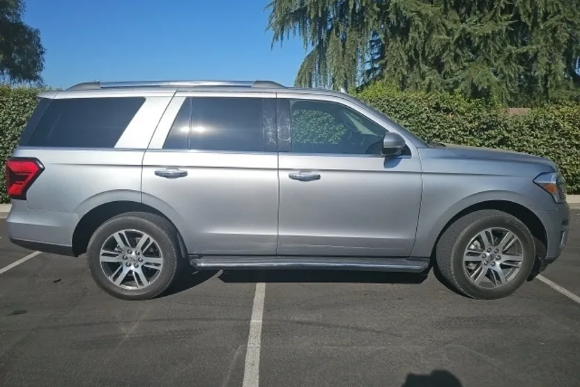 2022 Ford Expedition Limited photo 1