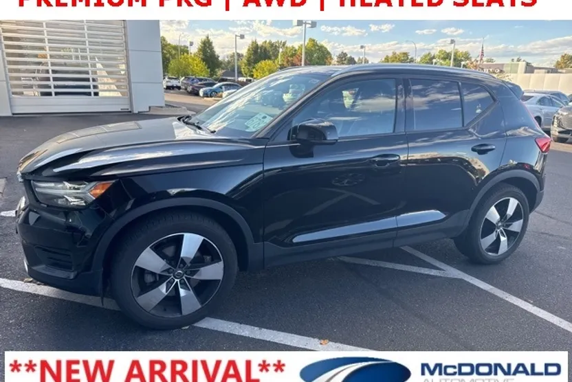 2020 Volvo XC40 Momentum photo 1
