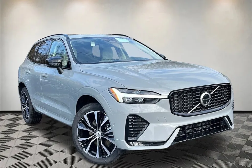 2025 Volvo XC60 B5 Plus photo 1
