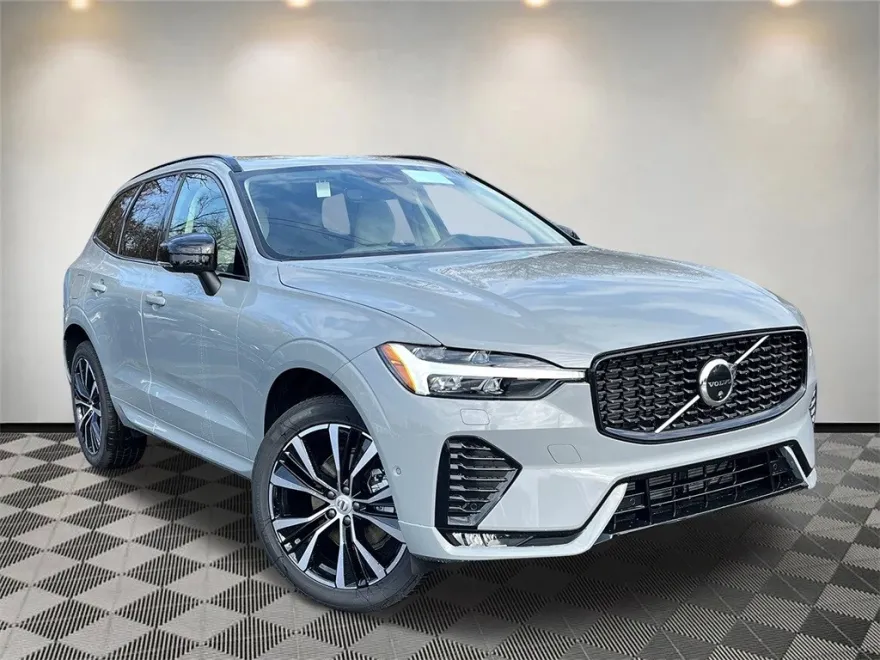 2025 Volvo XC60 B5 Plus photo 1