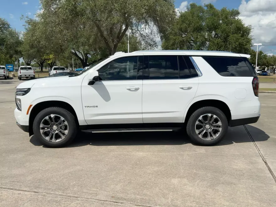 2025 Chevrolet Tahoe LS photo 1