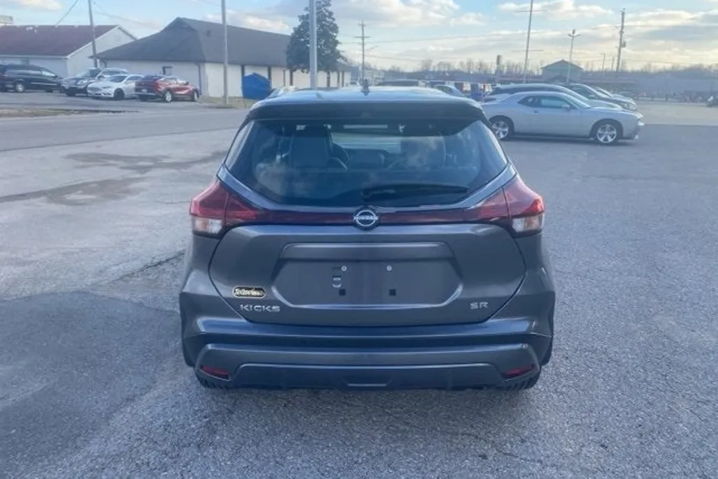2024 Nissan Kicks SR photo 1