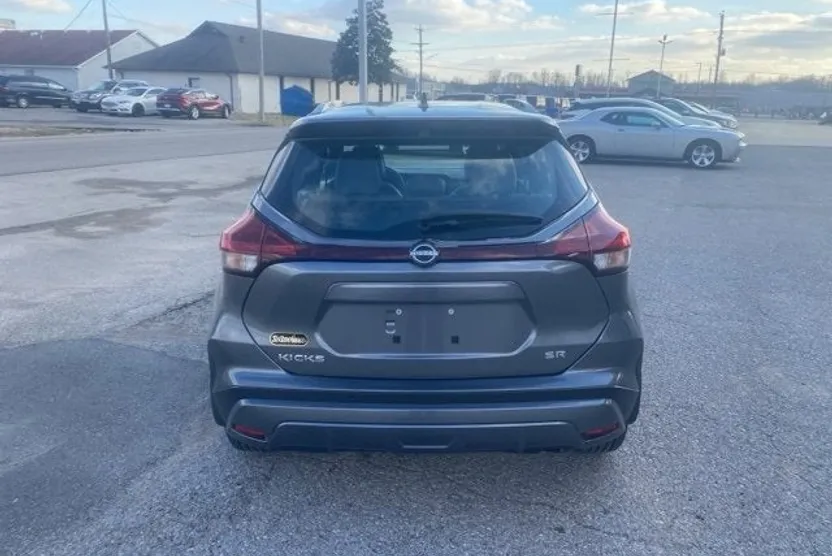 2024 Nissan Kicks SR photo 1