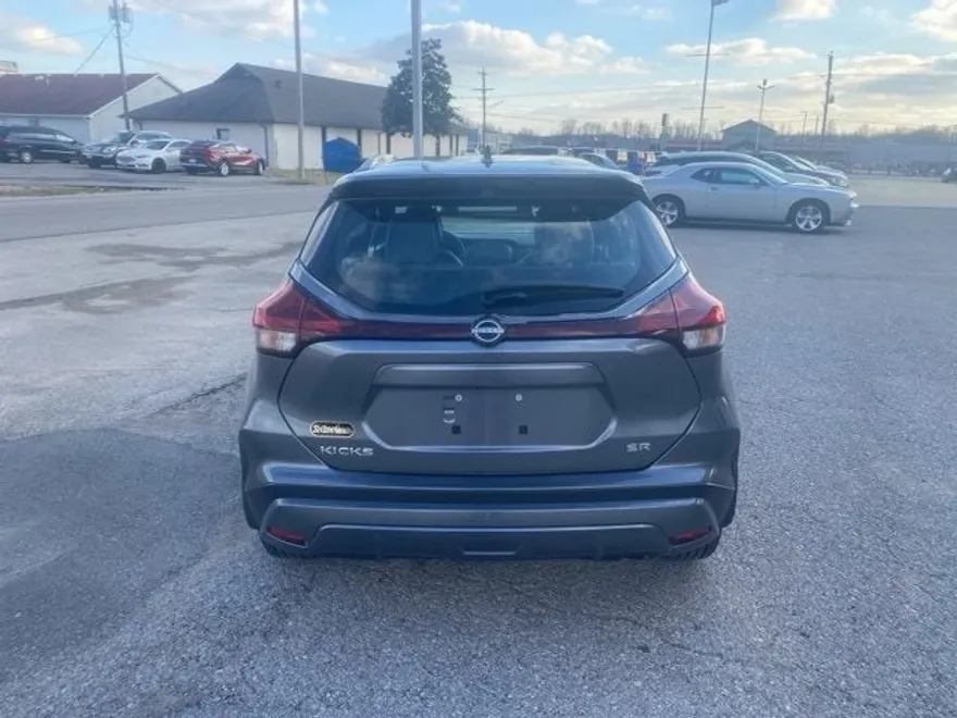 2024 Nissan Kicks SR photo 1