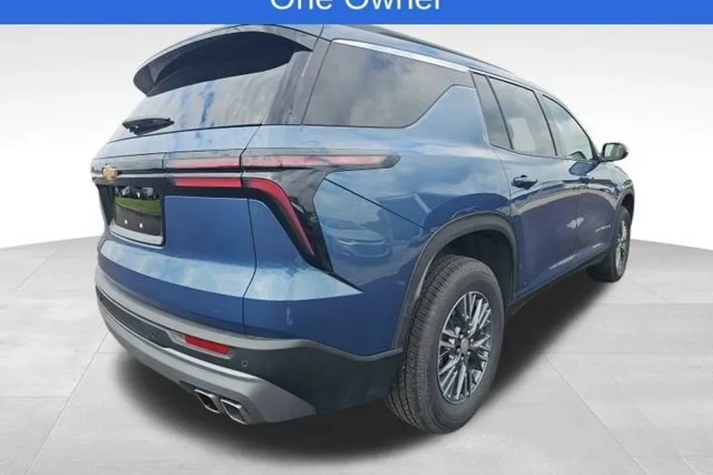 2025 Chevrolet Traverse photo 1