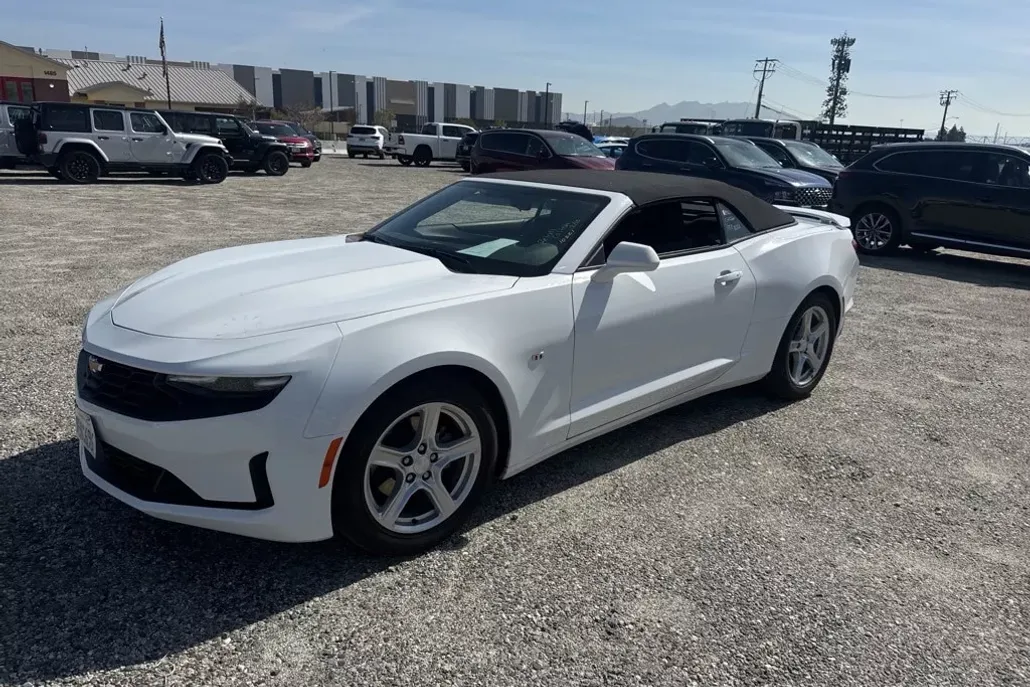 2023 Chevrolet Camaro 1LT photo 1
