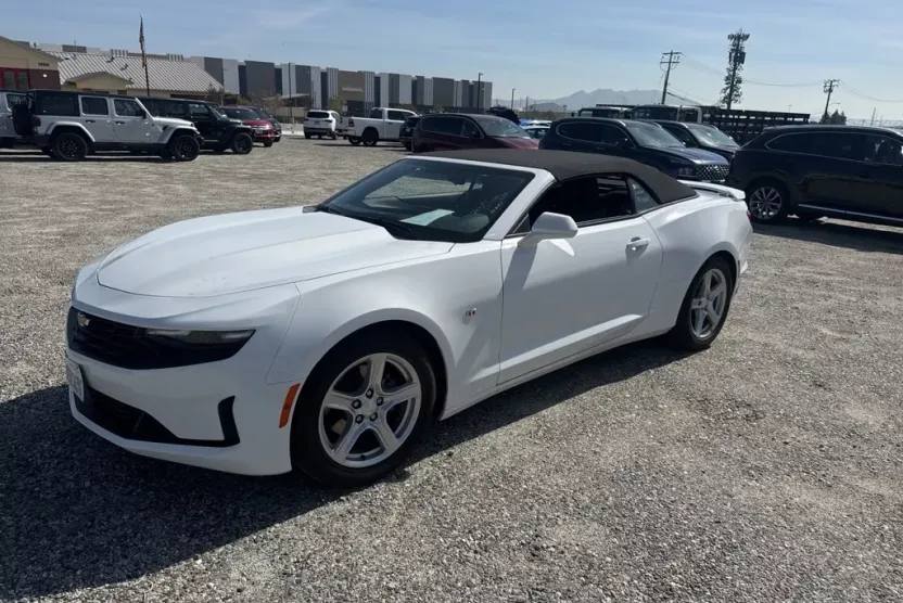 2023 Chevrolet Camaro 1LT photo 1