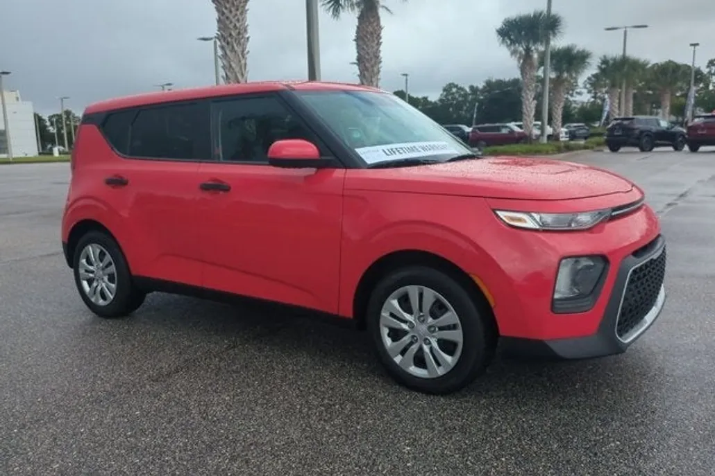2022 Kia Soul LX photo 1