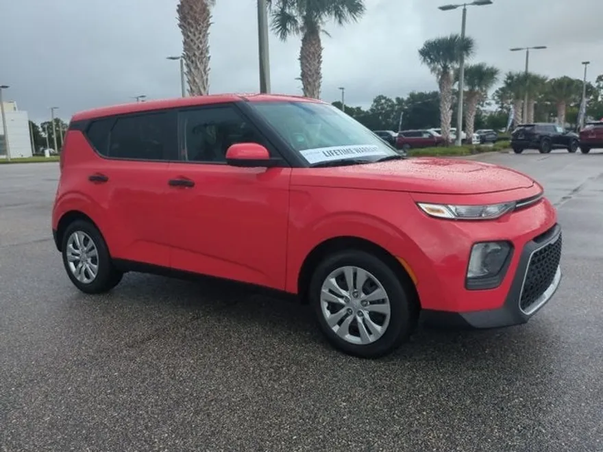2022 Kia Soul LX photo 1