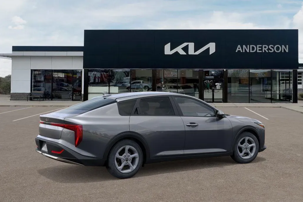2025 Kia K4 LXS photo 1