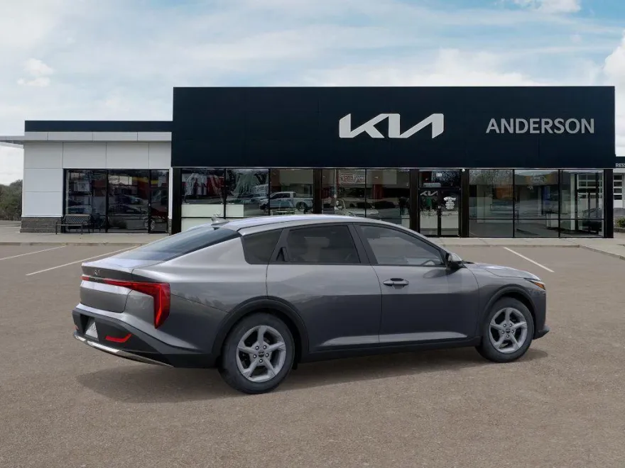 2025 Kia K4 LXS photo 1