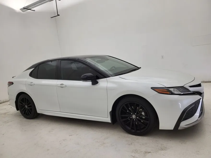 2022 Toyota Camry Hybrid XSE photo 1