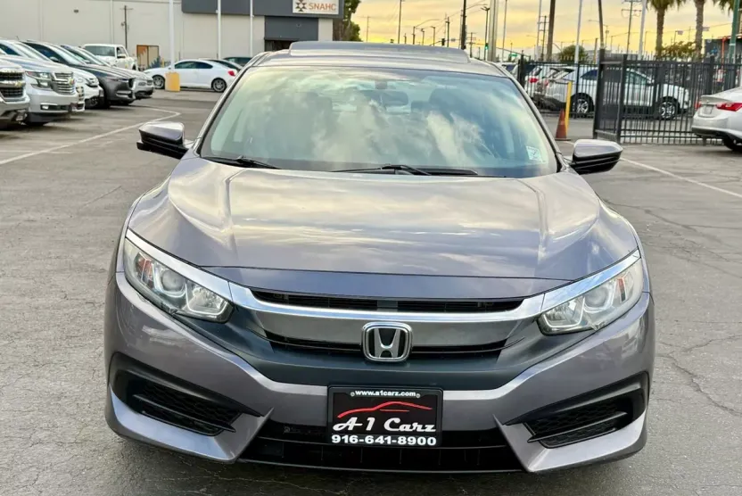 2018 Honda Civic EX photo 1