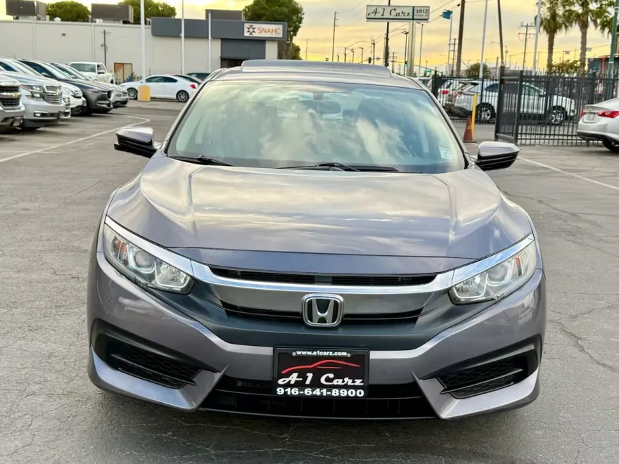 2018 Honda Civic EX photo 1
