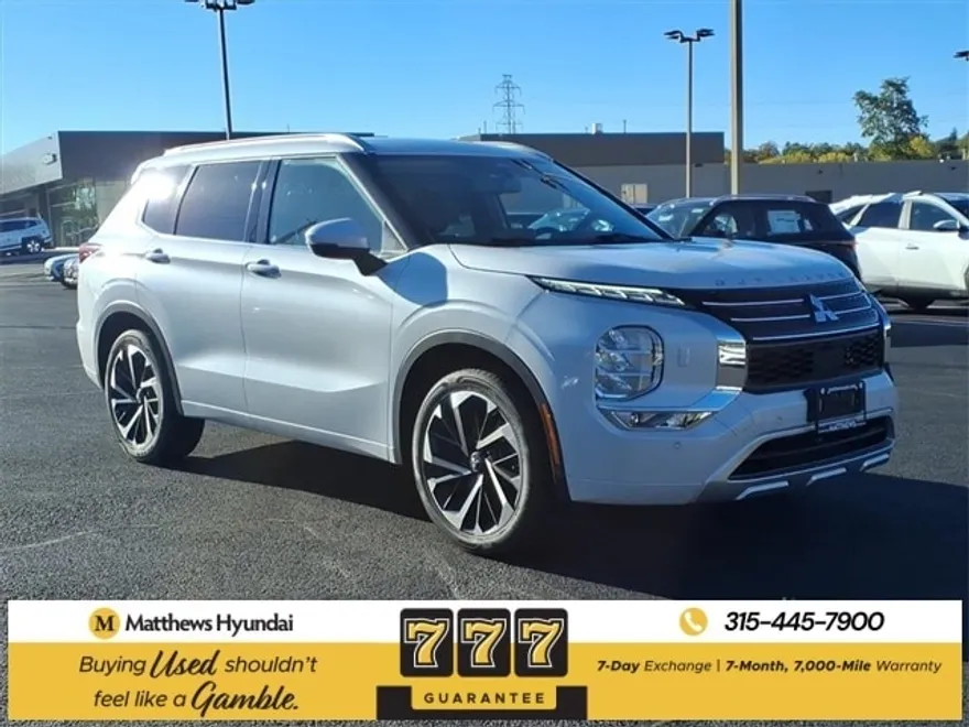 2022 Mitsubishi Outlander SEL photo 1