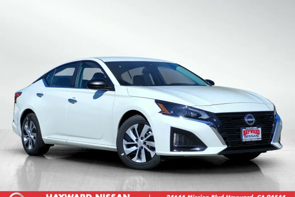 2025 Nissan Altima S photo 1