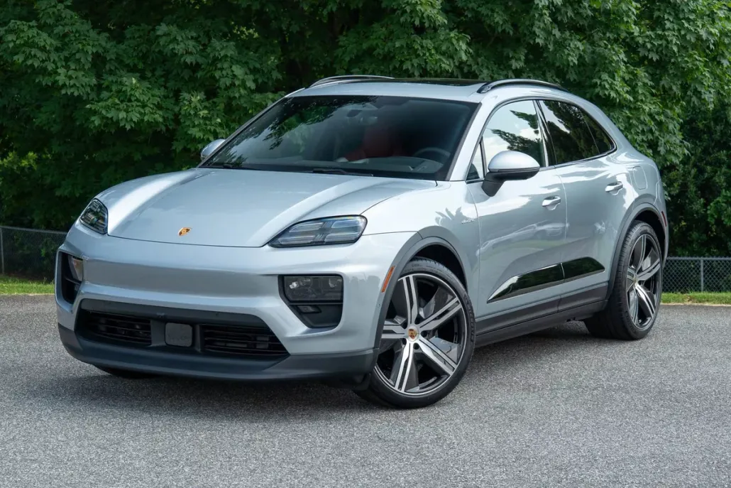 2025 Porsche Macan Electric 4 photo 1