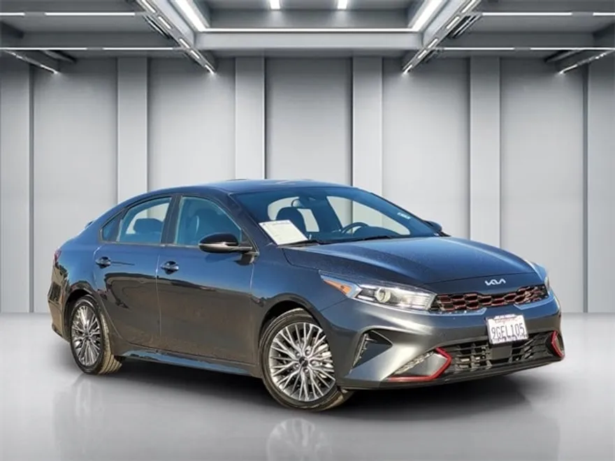 2022 Kia Forte GT-Line photo 1