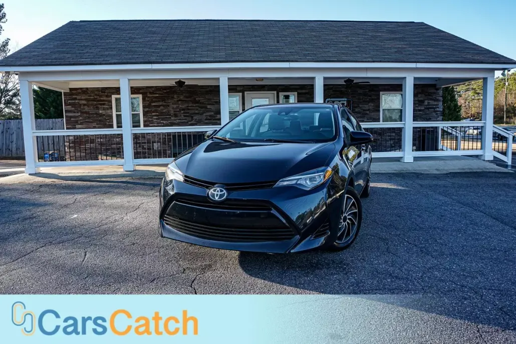 2017 Toyota Corolla LE photo 1