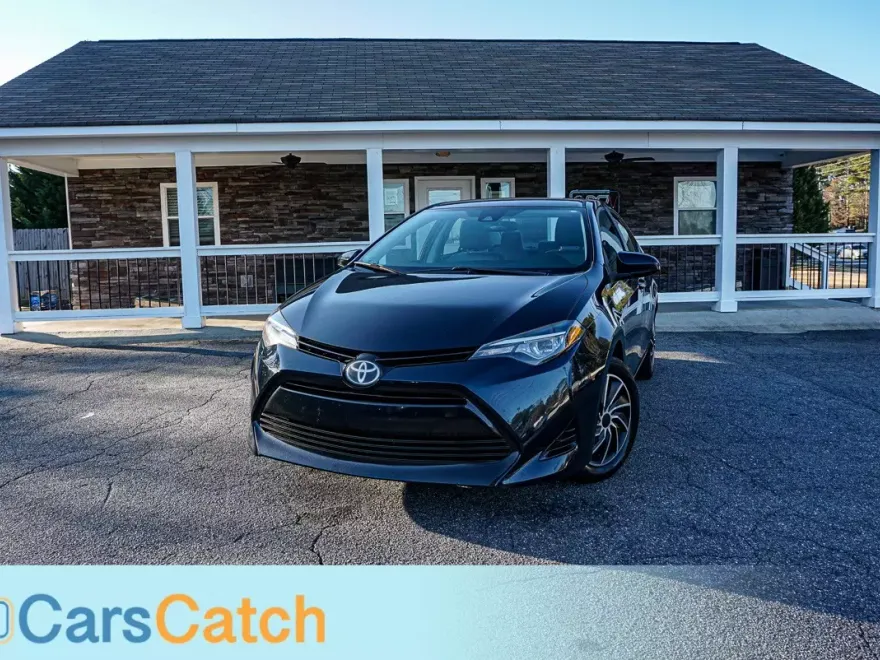 2017 Toyota Corolla LE photo 1