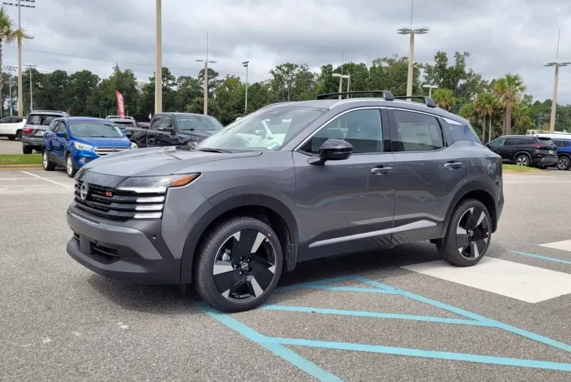 2026 Nissan Kicks SR photo 1