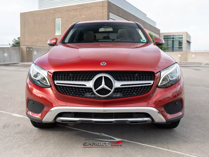 2018 Mercedes Benz GLC 300 4MATIC photo 1