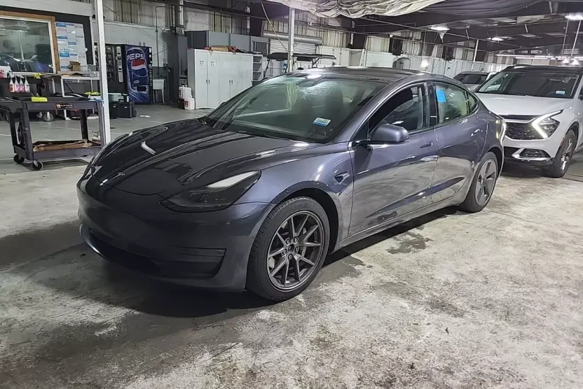 2022 Tesla Model 3 Long Range photo 1