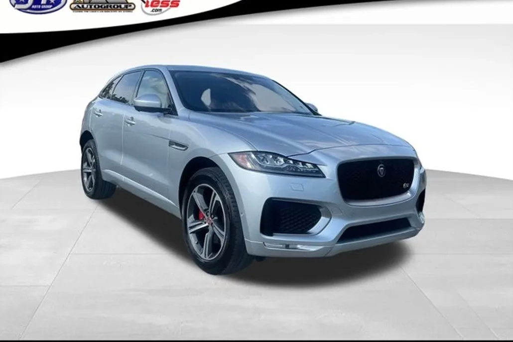 2017 Jaguar F-PACE S photo 1