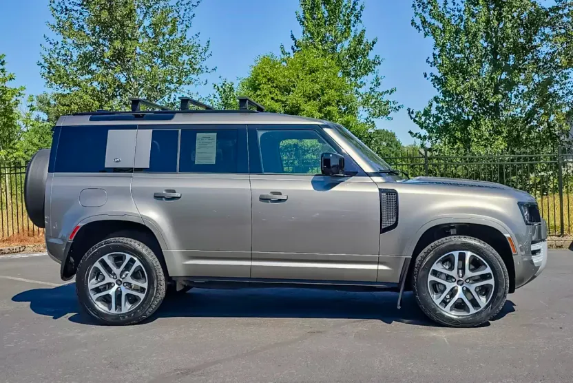 2022 Land Rover Defender 110 XS Edition photo 1
