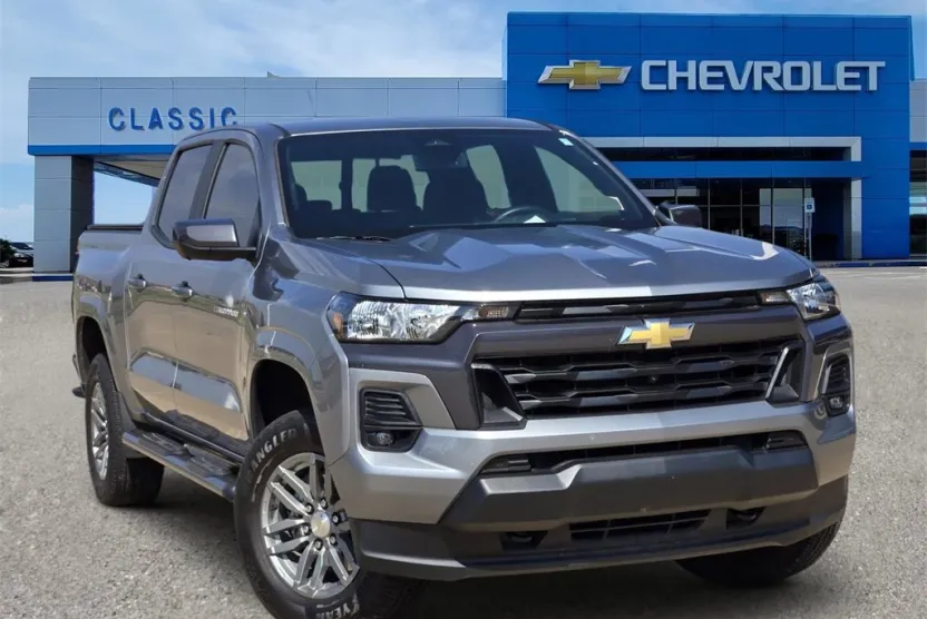 2024 Chevrolet Colorado LT photo 1