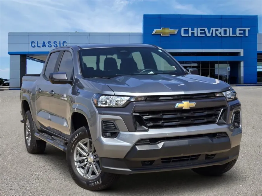2024 Chevrolet Colorado LT photo 1