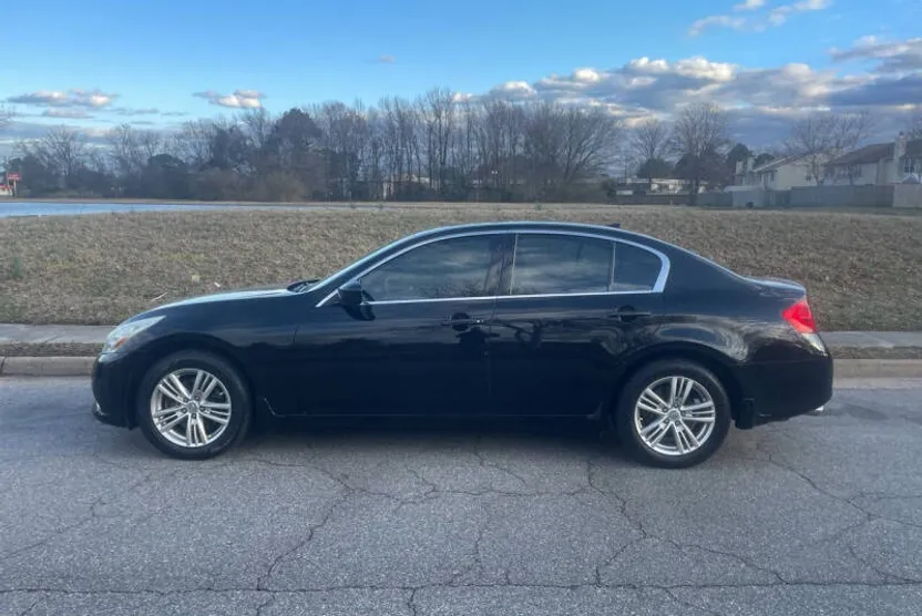 2011 Infiniti G25 photo 1