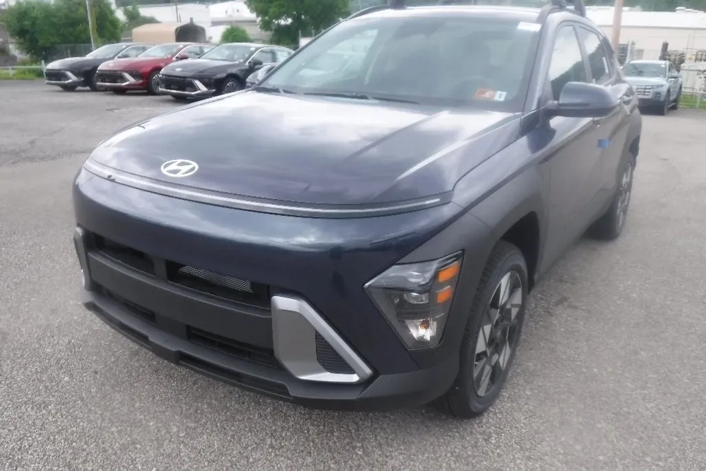 2025 Hyundai Kona SEL photo 1