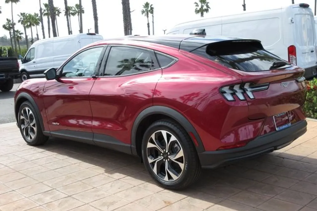 2025 Ford Mustang Mach-E Select photo 1